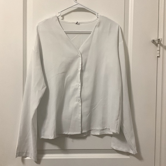 YesStyle White Blouse - Picture 2 of 3